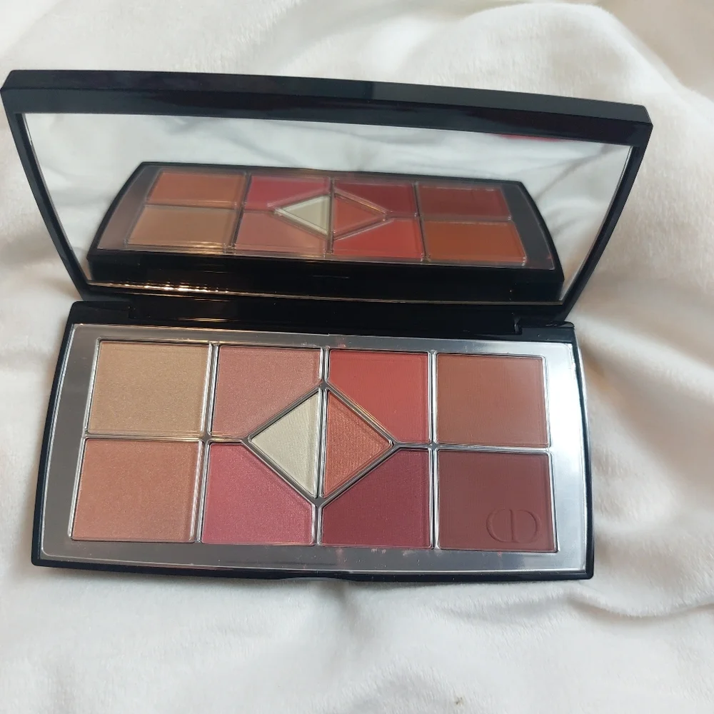 Limited edition brand new Mizah $130 Dior pallet